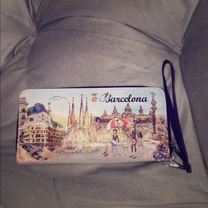 A Barcelona wallet and pocket mirror